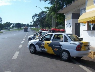 POLICIA RODOVIÁRIA DE PARDINHO PRENDE MAIS UM CARRO ROUBADO
