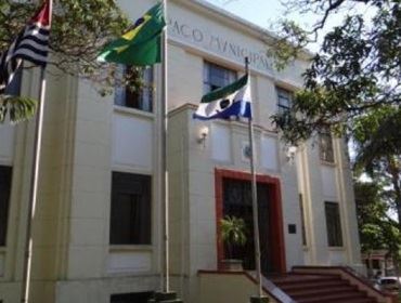 Em mais um mês,  Prefeitura paga salário em dia