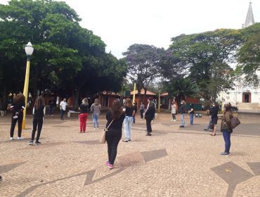 Professores municipais protestam na Concha Acústica contra a atual administração