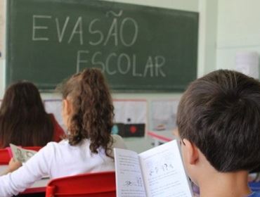 Governo quer localizar 1,6 milhão de estudantes que deixaram a escola em 2015