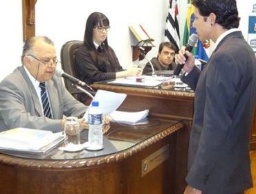 Suplente do saudoso vereador Marcelo Mariano de Almeida toma posse em sessão ordinária 