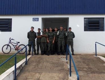 MAIS DE QUATROCENTOS HOMENS SE APRESENTANDO PARA SELEÇÃO DO TIRO DE GUERRA DE AVARÉ