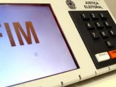 OITO MUNICÍPIOS FORAM AS URNAS ONTEM ESCOLHEREM SEUS PREFEITOS