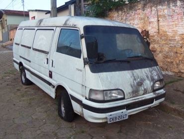 Veículo abandonado aguardando a fiscalização Municipal.